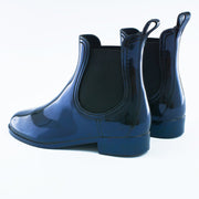 BLACK BOOTS