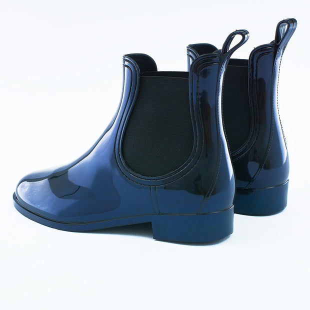 BLACK BOOTS