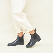 BLACK BOOTS